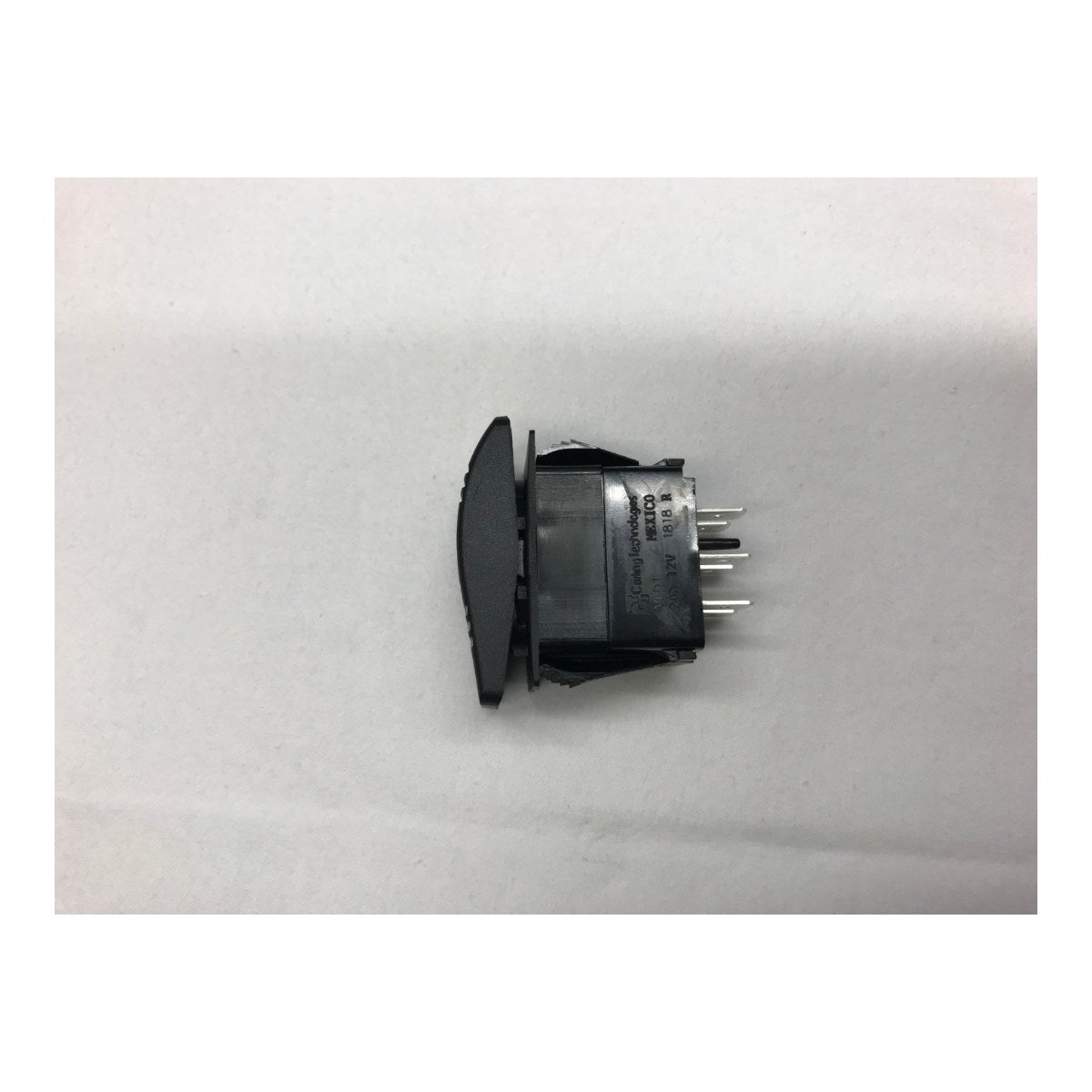 E-One 371107 – 02X54950 - Switch – Rock (On)-Off-(On) No